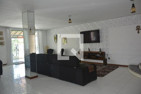 Sala de casa para alugar com 6 quartos, 400m² em Zumbi, Rio de Janeiro