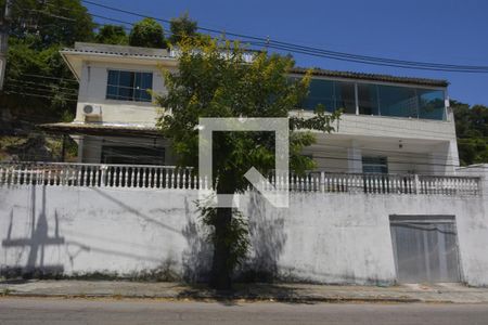 Casa para alugar com 400m², 6 quartos e 3 vagasFachada