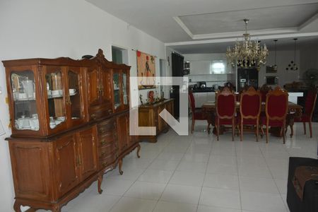 Sala de casa para alugar com 6 quartos, 400m² em Zumbi, Rio de Janeiro