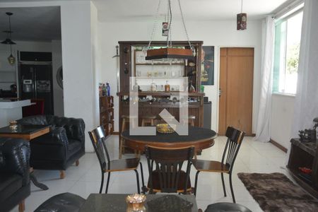 Sala de casa para alugar com 6 quartos, 400m² em Zumbi, Rio de Janeiro