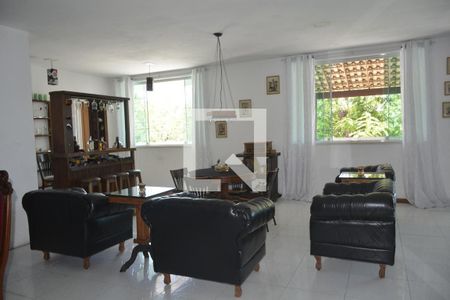 Sala de casa para alugar com 6 quartos, 400m² em Zumbi, Rio de Janeiro