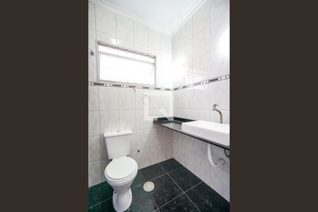 Casa para alugar com 130m², 3 quartos e 2 vagas Casa para alugar com 130m², 3 quartos e 2 vagasBanheiro social