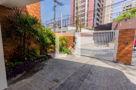 Casa à venda com 270m², 4 quartos e 3 vagas Casa à venda com 270m², 4 quartos e 3 vagasGaragem