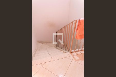 Escadas de casa para alugar com 3 quartos, 150m² em Vila Marari, São Paulo