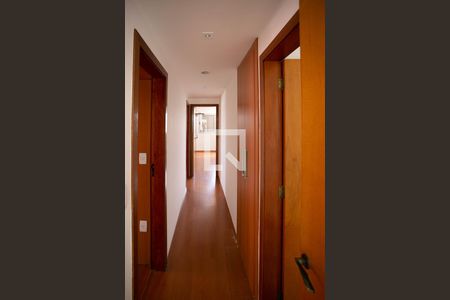 Corredor de apartamento à venda com 4 quartos, 140m² em Liberdade, Belo Horizonte