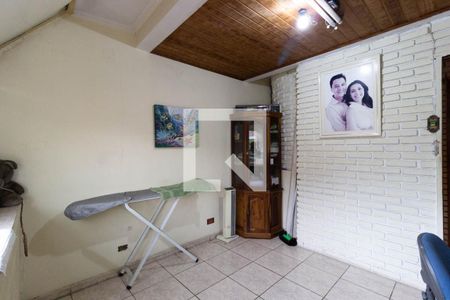 Casa à venda com 205m², 5 quartos e 6 vagasQuarto fundos