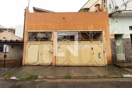 Casa à venda com 205m², 5 quartos e 6 vagasFachada