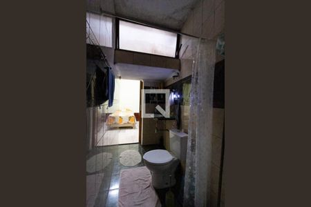 Casa à venda com 205m², 5 quartos e 6 vagasBanheiro Suíte 2 fundos