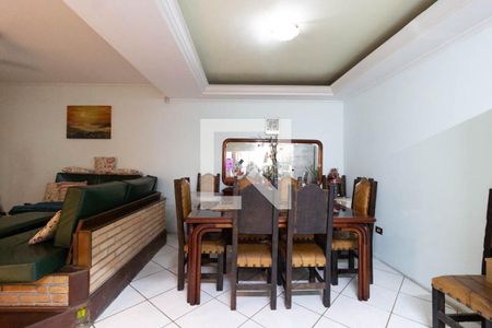 Casa à venda com 205m², 5 quartos e 6 vagasSala fundos