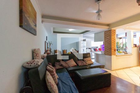 Casa à venda com 205m², 5 quartos e 6 vagasSala fundos