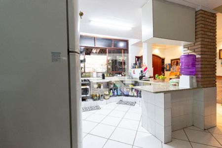 Casa à venda com 205m², 5 quartos e 6 vagasCozinha fundos