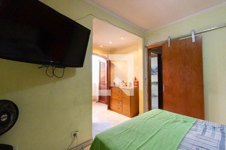 Casa à venda com 205m², 5 quartos e 6 vagasSuíte 1 fundos