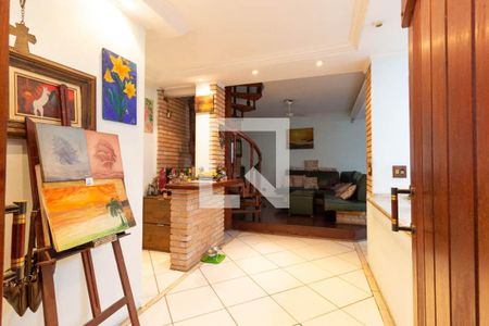 Casa à venda com 205m², 5 quartos e 6 vagasSala fundos