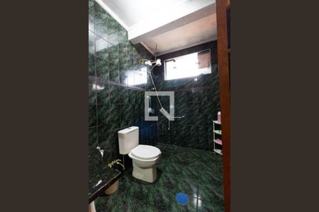 Casa à venda com 205m², 5 quartos e 6 vagasBanheiro Suíte 1 fundos