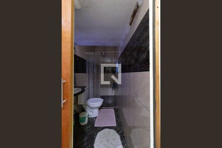 Casa à venda com 205m², 5 quartos e 6 vagasBanheiro Suíte 2 fundos