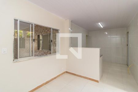 Sala de casa para alugar com 2 quartos, 77m² em Marechal Hermes, Rio de Janeiro