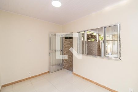 Sala de casa para alugar com 2 quartos, 77m² em Marechal Hermes, Rio de Janeiro