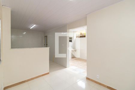 Sala de casa para alugar com 2 quartos, 77m² em Marechal Hermes, Rio de Janeiro