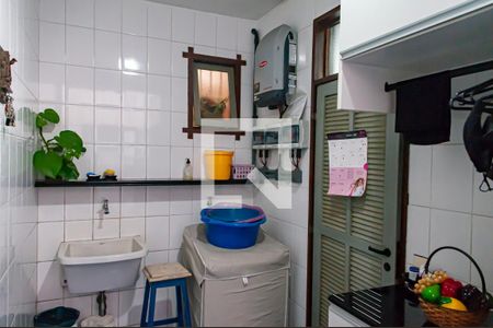 Casa de condomínio à venda com 365m², 6 quartos e 3 vagasarea de serviço