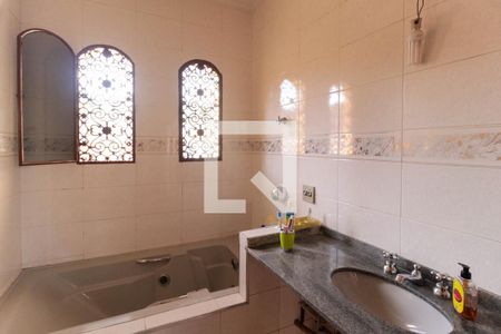 Casa à venda com 199m², 3 quartos e 2 vagasBanheiro do quarto 1