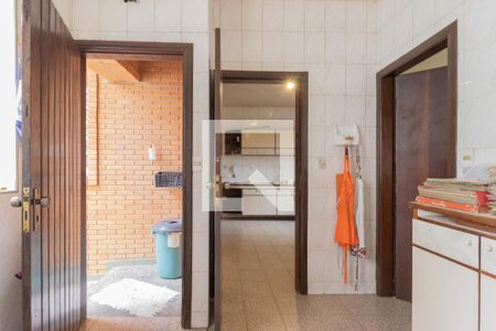 Casa para alugar com 500m², 4 quartos e 6 vagas Casa para alugar com 500m², 4 quartos e 6 vagasLavanderia