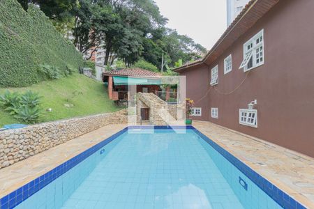 Casa para alugar com 500m², 4 quartos e 6 vagas Casa para alugar com 500m², 4 quartos e 6 vagasPiscina