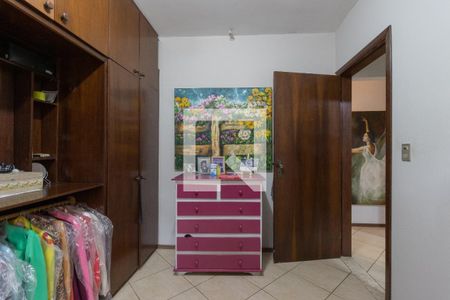 Casa para alugar com 500m², 4 quartos e 6 vagas Casa para alugar com 500m², 4 quartos e 6 vagasQuarto