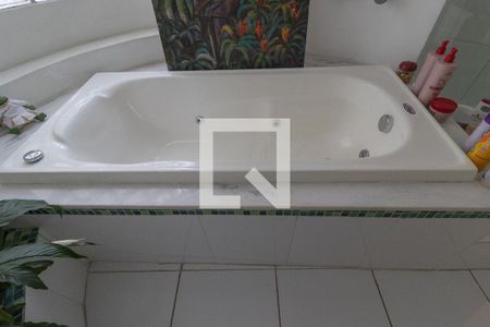 Casa para alugar com 500m², 4 quartos e 6 vagas Casa para alugar com 500m², 4 quartos e 6 vagasBanheira