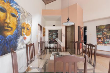 Casa para alugar com 500m², 4 quartos e 6 vagas Casa para alugar com 500m², 4 quartos e 6 vagasSala
