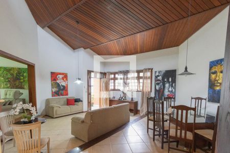 Casa para alugar com 500m², 4 quartos e 6 vagas Casa para alugar com 500m², 4 quartos e 6 vagasSala