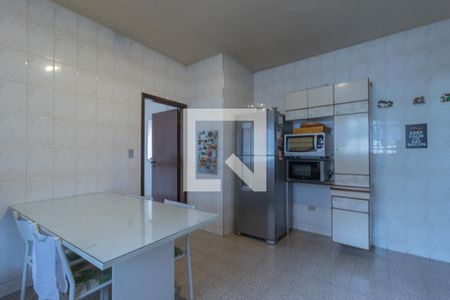 Casa para alugar com 500m², 4 quartos e 6 vagas Casa para alugar com 500m², 4 quartos e 6 vagasCozinha