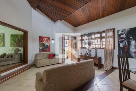 Casa para alugar com 500m², 4 quartos e 6 vagas Casa para alugar com 500m², 4 quartos e 6 vagasSala