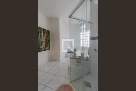 Casa para alugar com 500m², 4 quartos e 6 vagas Casa para alugar com 500m², 4 quartos e 6 vagasBanheiro da Suíte 2