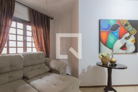 Casa para alugar com 500m², 4 quartos e 6 vagas Casa para alugar com 500m², 4 quartos e 6 vagasSala de TV