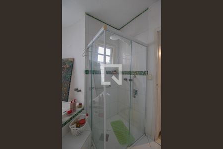 Casa para alugar com 500m², 4 quartos e 6 vagas Casa para alugar com 500m², 4 quartos e 6 vagasBanheiro da Suíte 2