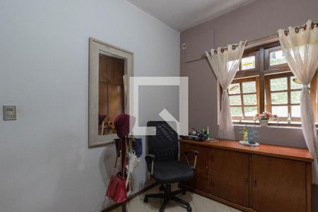 Casa para alugar com 500m², 4 quartos e 6 vagas Casa para alugar com 500m², 4 quartos e 6 vagasQuarto
