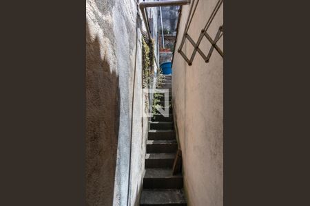 Casa à venda com 80m², 2 quartos e 4 vagas Casa à venda com 80m², 2 quartos e 4 vagasEscadas