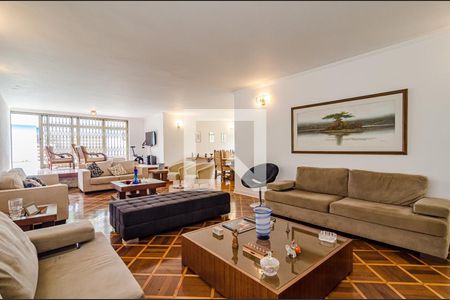 Sala de casa à venda com 4 quartos, 377m² em Alto de Pinheiros, São Paulo