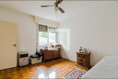 Casa à venda com 377m², 4 quartos e 4 vagas Casa à venda com 377m², 4 quartos e 4 vagasQuarto 4