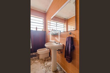 Casa à venda com 377m², 4 quartos e 4 vagas Casa à venda com 377m², 4 quartos e 4 vagasBanheiro da suíte 2