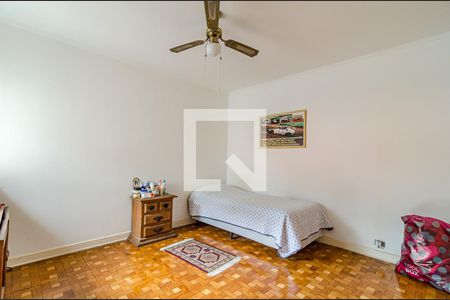 Casa à venda com 377m², 4 quartos e 4 vagas Casa à venda com 377m², 4 quartos e 4 vagasQuarto 4