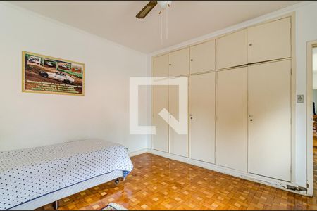 Casa à venda com 377m², 4 quartos e 4 vagas Casa à venda com 377m², 4 quartos e 4 vagasQuarto 4