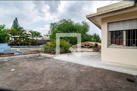 Casa à venda com 377m², 4 quartos e 4 vagas Casa à venda com 377m², 4 quartos e 4 vagasVaranda