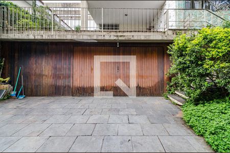 Casa à venda com 377m², 4 quartos e 4 vagas Casa à venda com 377m², 4 quartos e 4 vagasGaragem