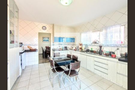 Casa à venda com 300m², 4 quartos e 5 vagas