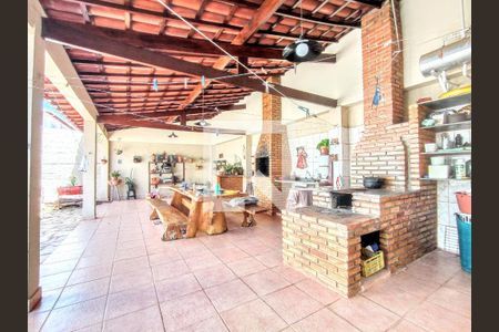 Casa à venda com 300m², 4 quartos e 5 vagas