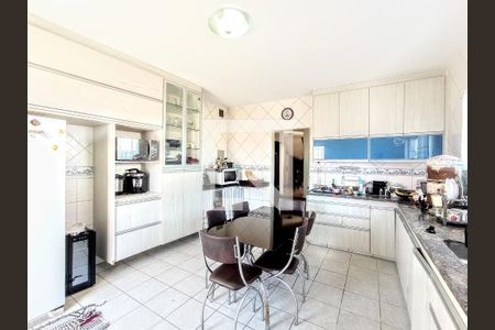 Casa à venda com 300m², 4 quartos e 5 vagas