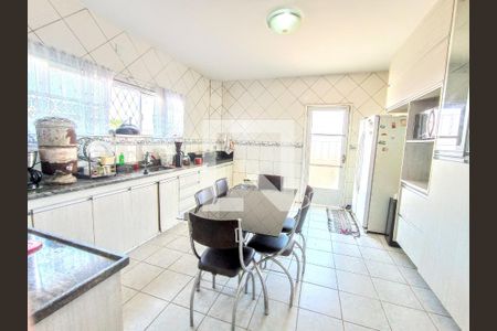 Casa à venda com 300m², 4 quartos e 5 vagas