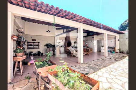 Casa à venda com 300m², 4 quartos e 5 vagas