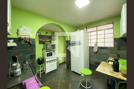 Casa à venda com 7 quartos, 300m² em Esplanada, Belo Horizonte
